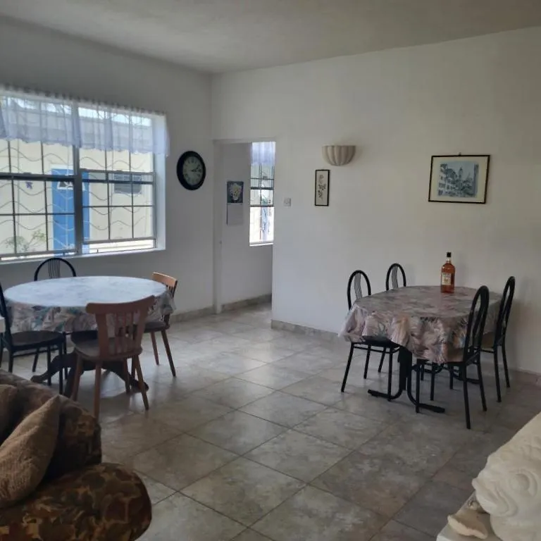 Dolphin Inn Guesthouse & Apartments Christ Church