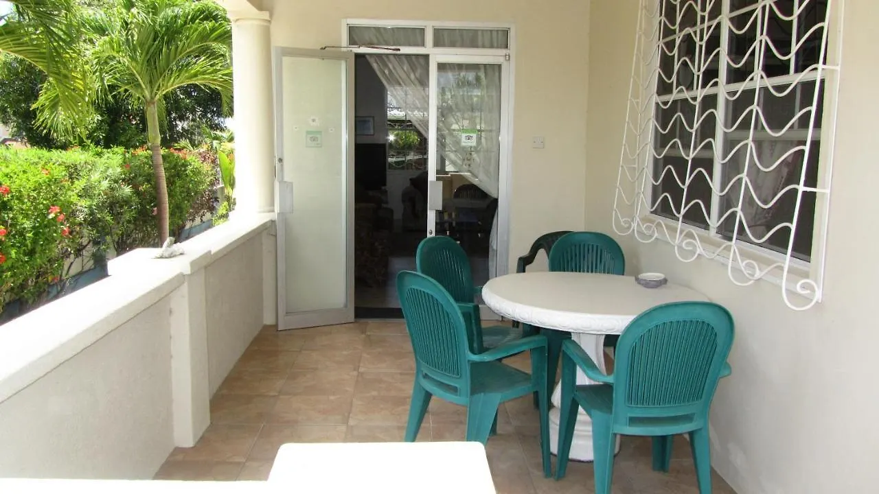 Guest house Dolphin Inn Guesthouse & Apartments Christ Church