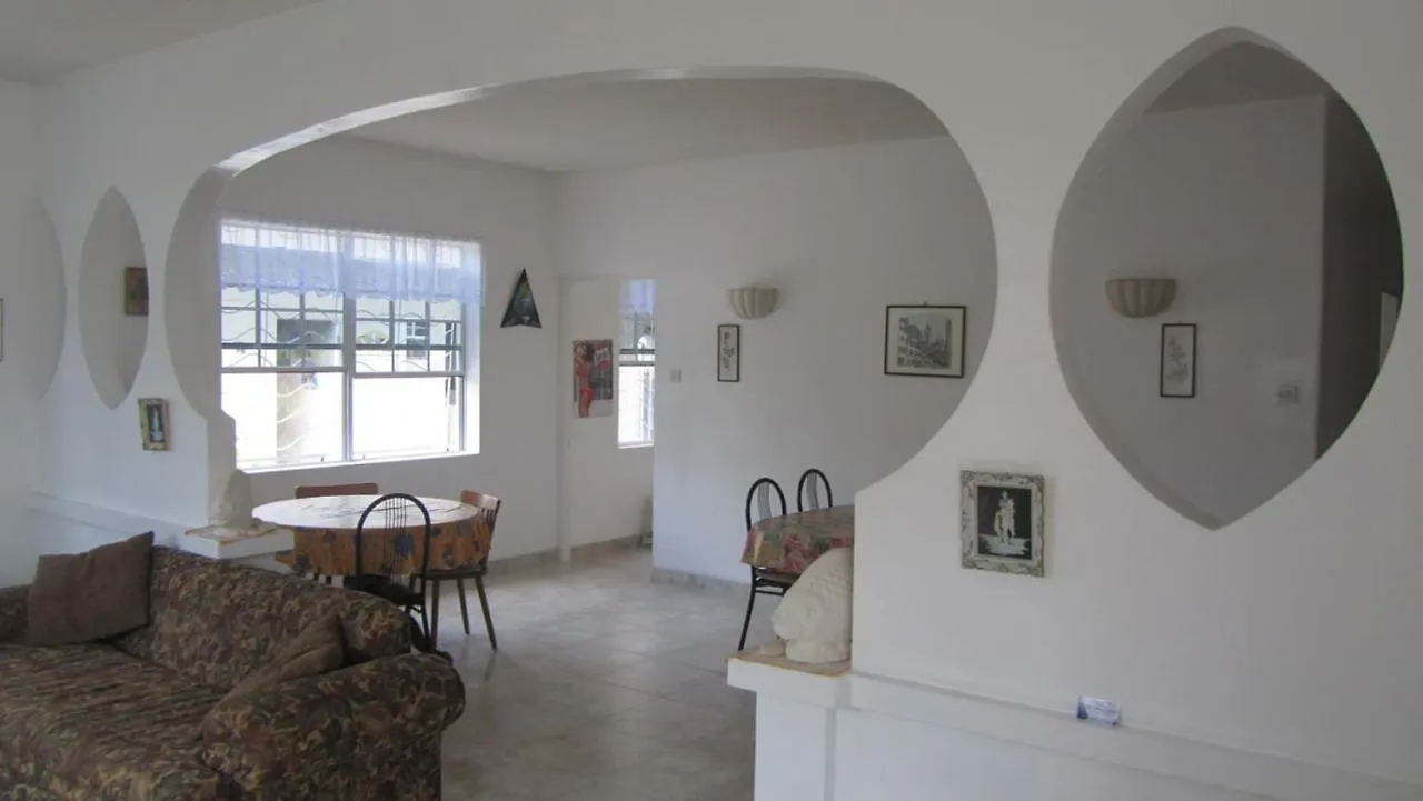 Dolphin Inn Guesthouse & Apartments Christ Church Guest house