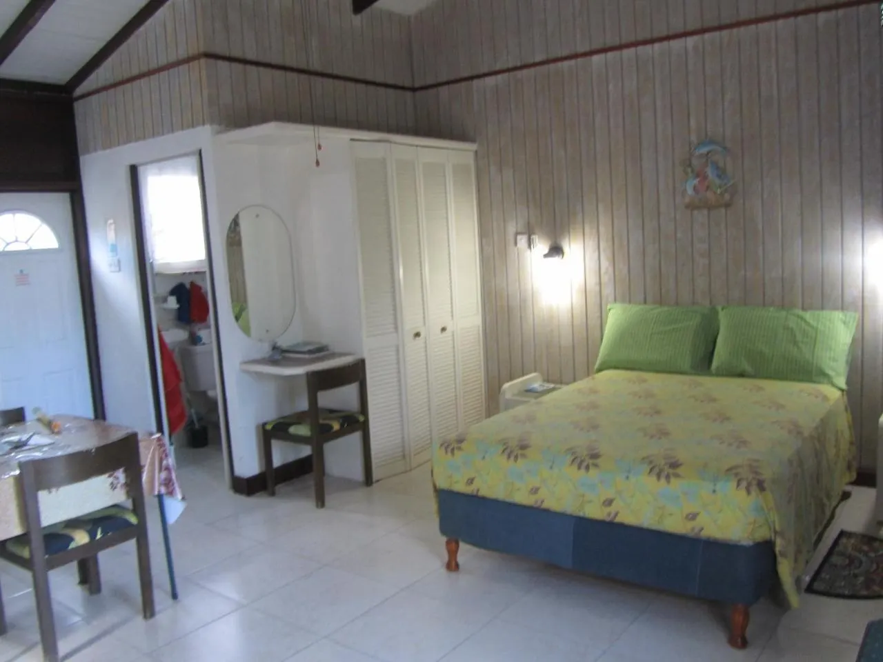 Guest house Dolphin Inn Guesthouse & Apartments Christ Church