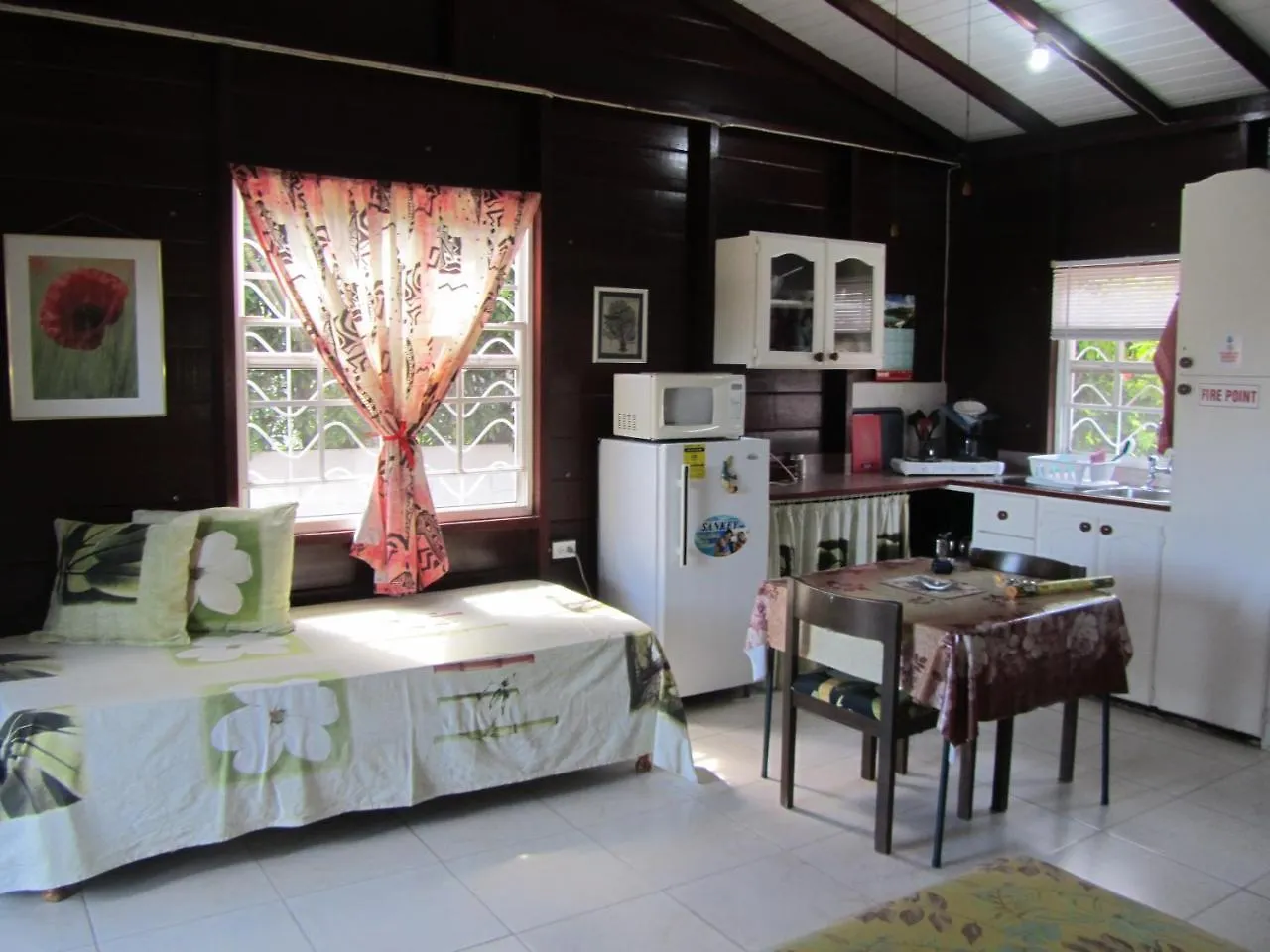 Guest house Dolphin Inn Guesthouse & Apartments Christ Church